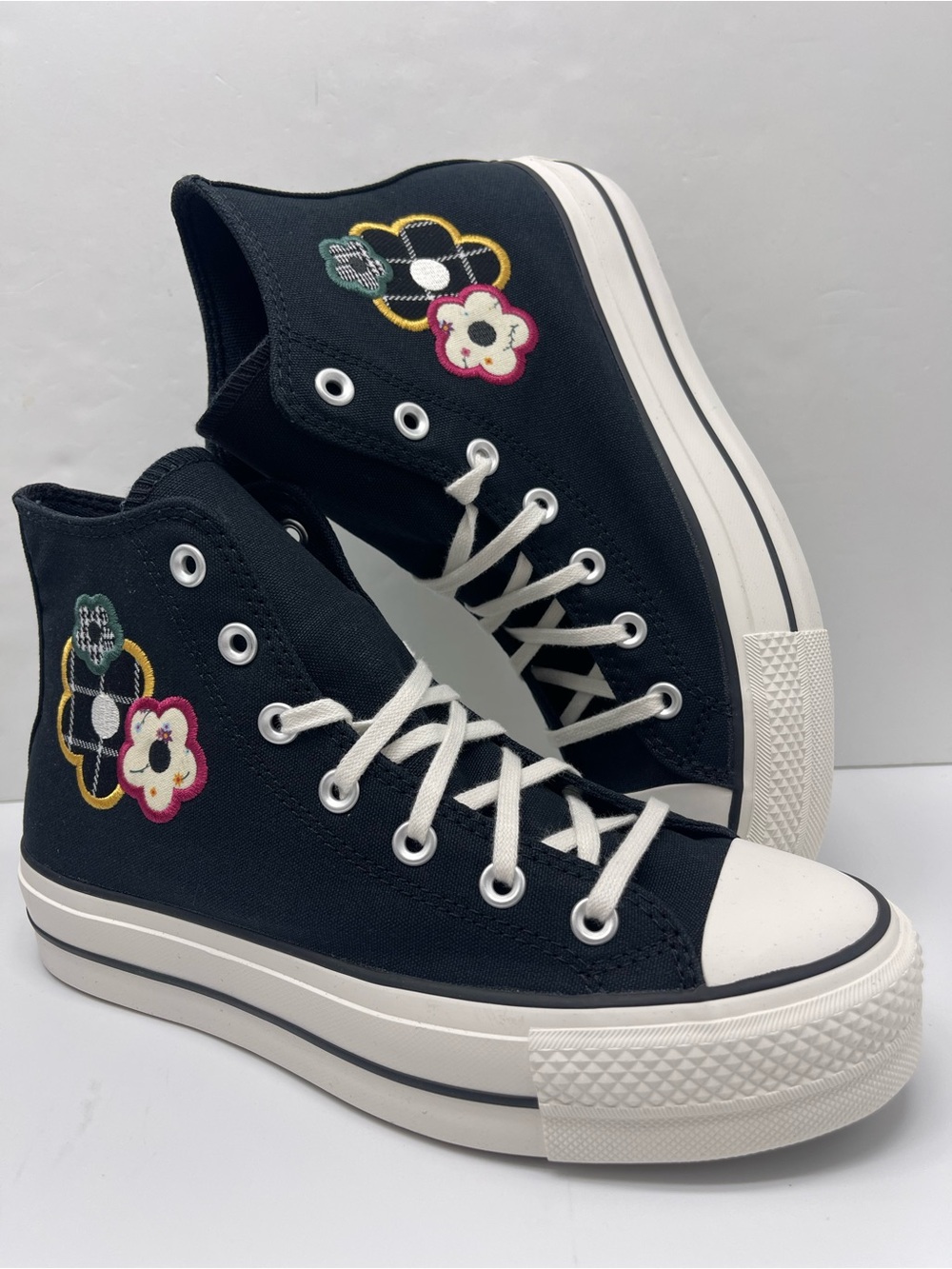Converse A15534F
CTAS LIFT HI
BLACK/WHITE/SUNNY ANGLE Platform Sneakers - Picture 12 of 16